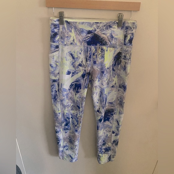 Women’s Calvin Klein Performance Capri Leggings - Picture 1 of 3